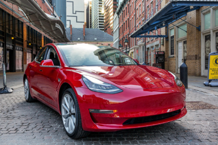 Tesla установила рекорд по продажам во втором квартале, отгрузив клиентам более 200 тысяч автомобилей