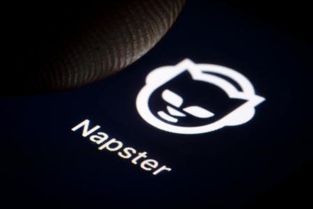 Американец удаленно переименовал плейлисты бывшей жены в Napster в обход судебного запрета — и получил условный срок
