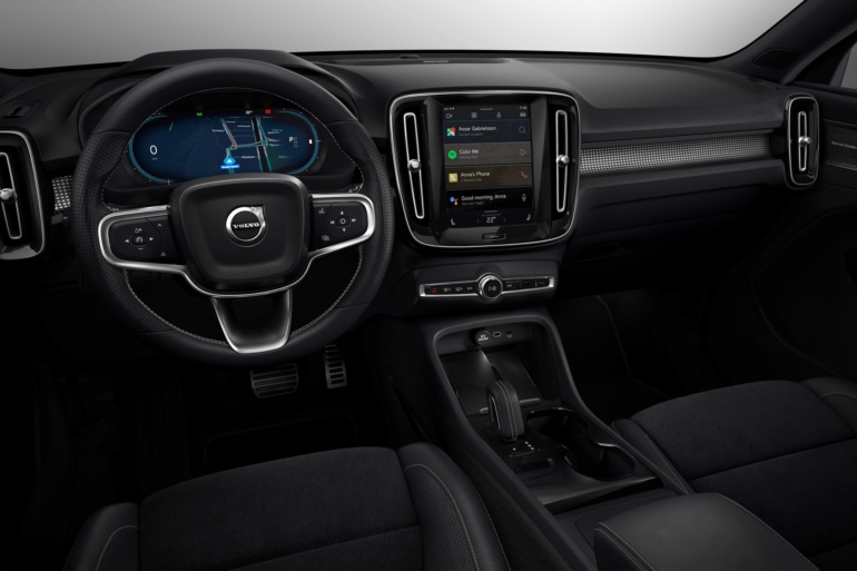 В Україні стартують офіційні продажі електрокросовера Volvo XC40 Recharge за ціною від 1,59 млн грн