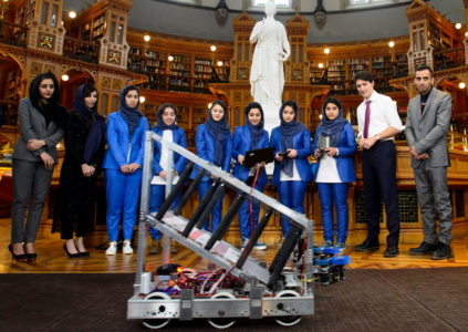 Команда девочек-робототехников из Афганистана эвакуирована в Катар
