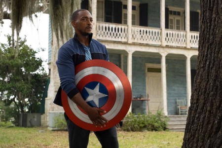 Титульную роль в грядущем боевике Captain America 4 / «Капитан Америка 4» сыграет Энтони Маки — бывший Сокол из MCU
