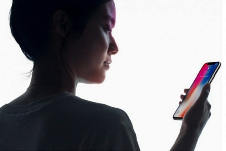Bloomberg: Apple тестувала підекранний Touch ID в iPhone 13, але відмовилась від нього на користь майбутньої FaceID під екраном