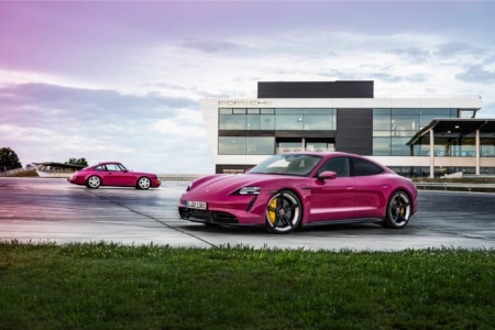 Немцы обновили электромобили Porsche Taycan и Taycan Cross Turismo — они получат улучшенный запас хода, автоматическую парковку, беспроводной Android Auto и больше цветовых вариантов
