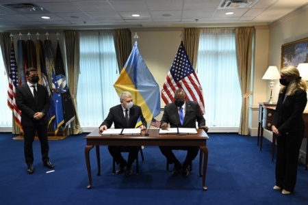 Україна і США домовилися поглибити співпрацю у сфері безпеки космічних польотів