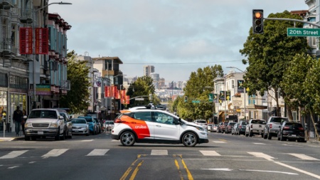 Калифорния запретила использовать автономные автомобили на основе ДВС с 2030 года