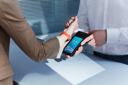 Xiaomi представила глобальну версію фітнес-браслета Mi Smart Band 6 NFC з безконтактними платежами