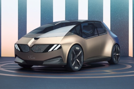 Концепт BMW i Vision Circular предвосхищает электромобили 2040 года — с необычным дизайном, твердотельными батареями и на 100% из переработанных материалов