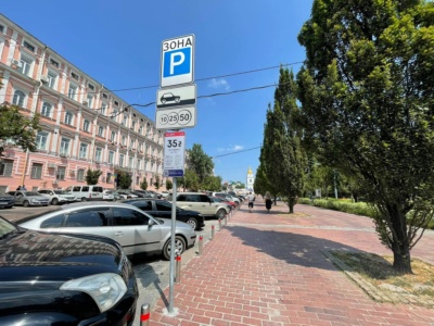 Київтранспарксервіс: Ми не плануємо отримувати кошти за паркування у дворах, але деякі майданчики вздовж доріг — платні