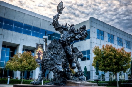 Комиссия по ценным бумагам и биржам США также проводит расследование в отношении Activision Blizzard, которая потеряла своего главного юрисконсульта