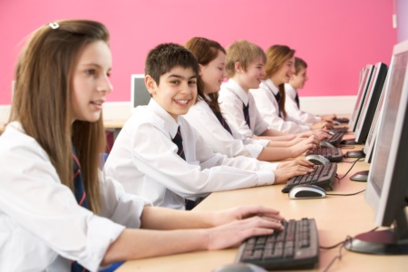 До 20 вересня учні старших класів можуть надіслати заявки на безкоштовне навчання в «Samsung IT-школі»