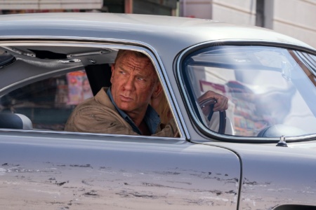 За первый уикэнд кинопроката в США бондиана «007: Не время умирать» собрал всего $56 млн, зато международный прокат уже перевалил за $300 млн