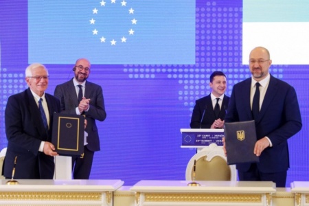 «Авіаційний безвіз». Україна та ЄС підписали угоду про спільний авіаційний простір