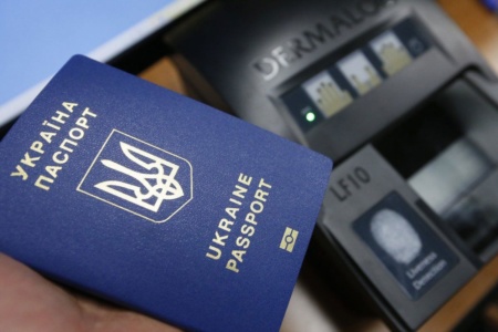 Україна піднялась на три позиції та зайняла 38 місце у рейтингу паспортів світу (між Парагваєм і Сербією)