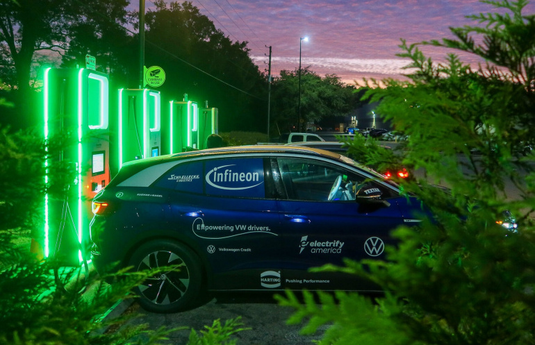 Электромобиль Volkswagen ID.4 установил рекорд Гиннесса за самую длинную поездку в одной стране: 57,5 тыс. км, 208 зарядок, 48 штатов и 100 дней