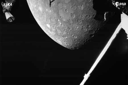 «БепиКоломбо» прислал первые детальные фотографии Меркурия