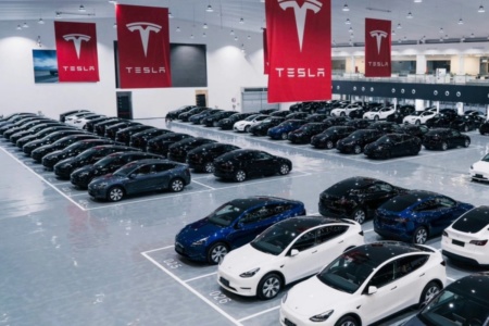 Tesla впервые продала за квартал более 240 тыс. автомобилей — за весь 2021-й компания Илона Маска может продать более 800 тыс.