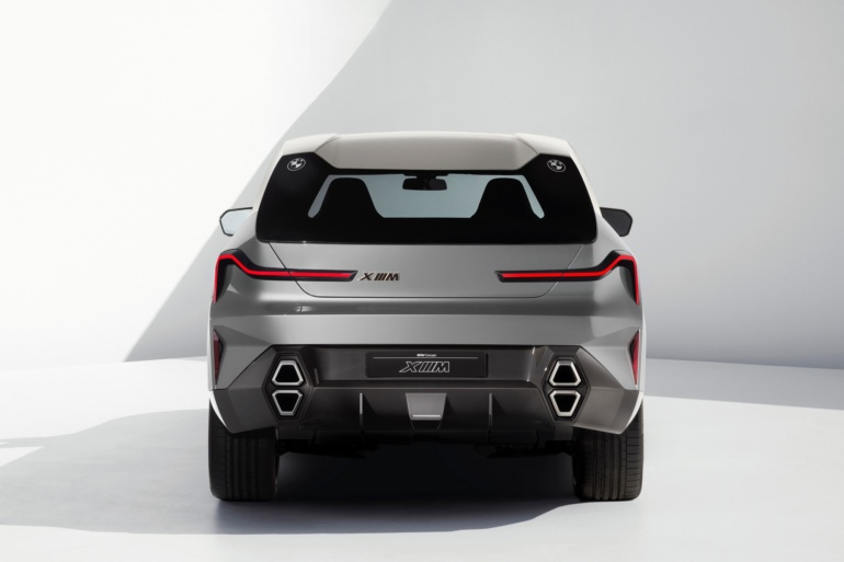 Німці представили гібридний кросовер BMW Concept XM