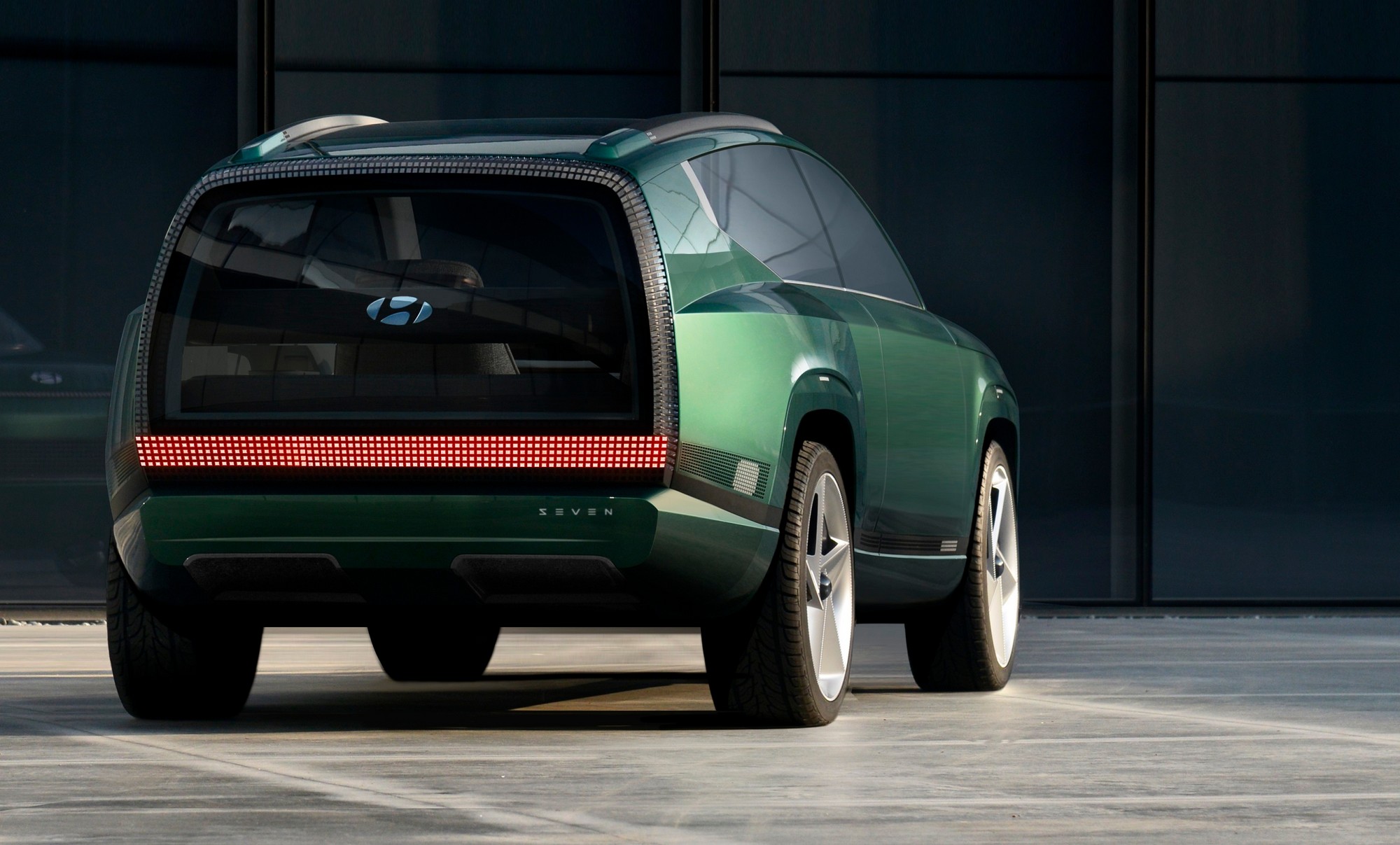 Hyundai показала концепт SEVEN, который вскоре превратится в премиальный серийный электрокроссовер Hyundai Ioniq 7