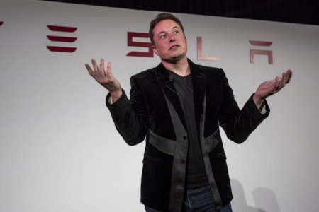 Илон Маск начал распродавать акции Tesla на миллиарды долларов после опроса в Twitter о продаже части своей доли в компании