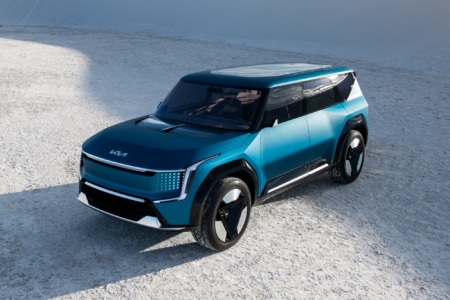 Электрокроссовер Kia Concept EV9 представлен официально — 480 км хода, 27-дюймовый дисплей и трансформируемый трехрядный салон