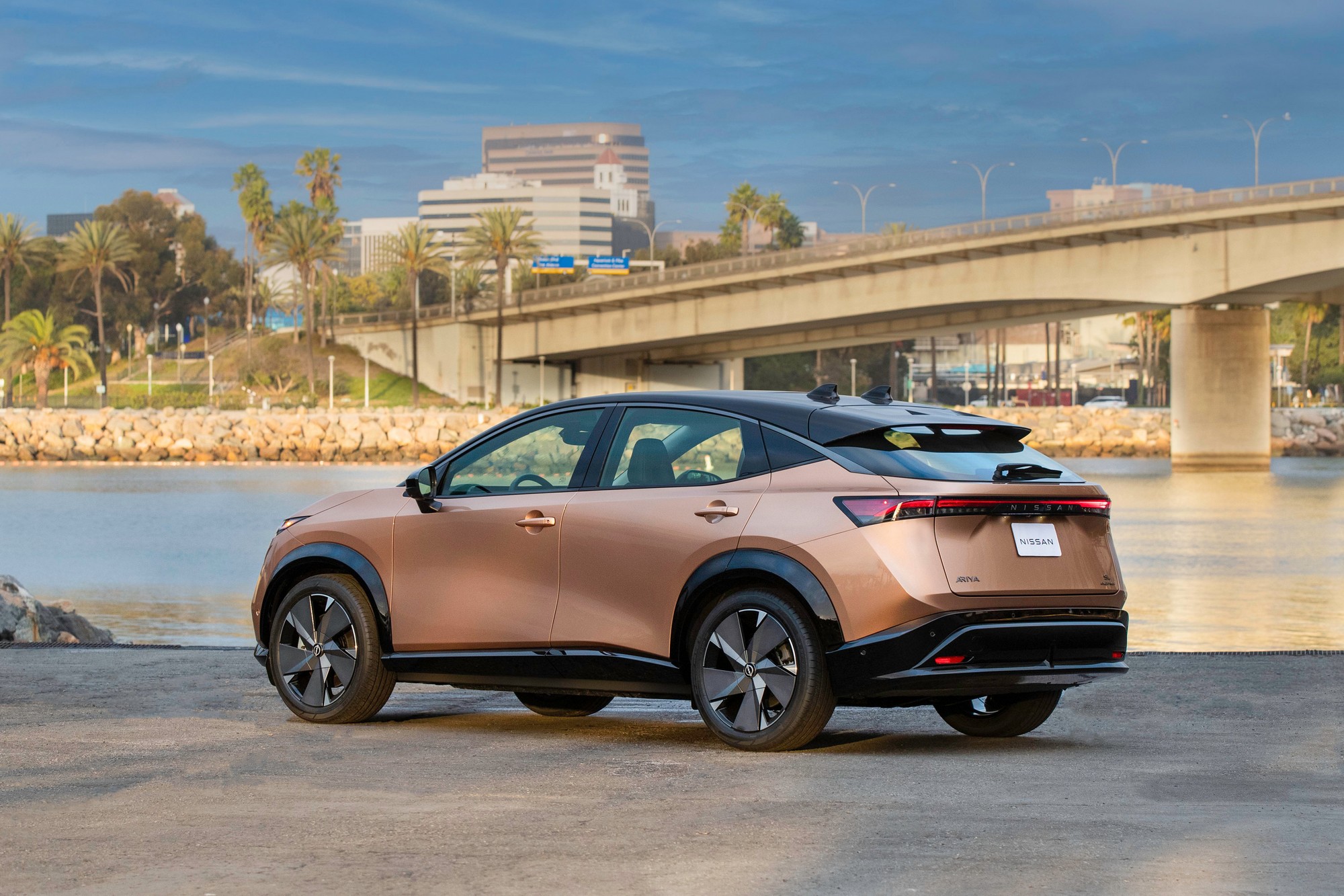В США стартовали предзаказы на электрокроссовер Nissan Ariya, доступны четыре версии по цене от $45,9 тыс. до 58,9 тыс.
