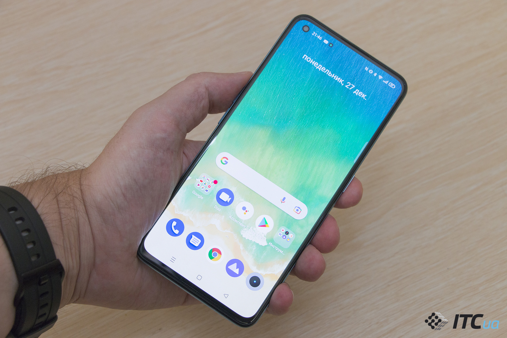 Смартфоны с экраном 120 герц. Realme gt Neo 2 синий. Realme gt Neo 2 в руке. Смартфон на 120 ФПС. Смартфон Realme gt Neo 2.