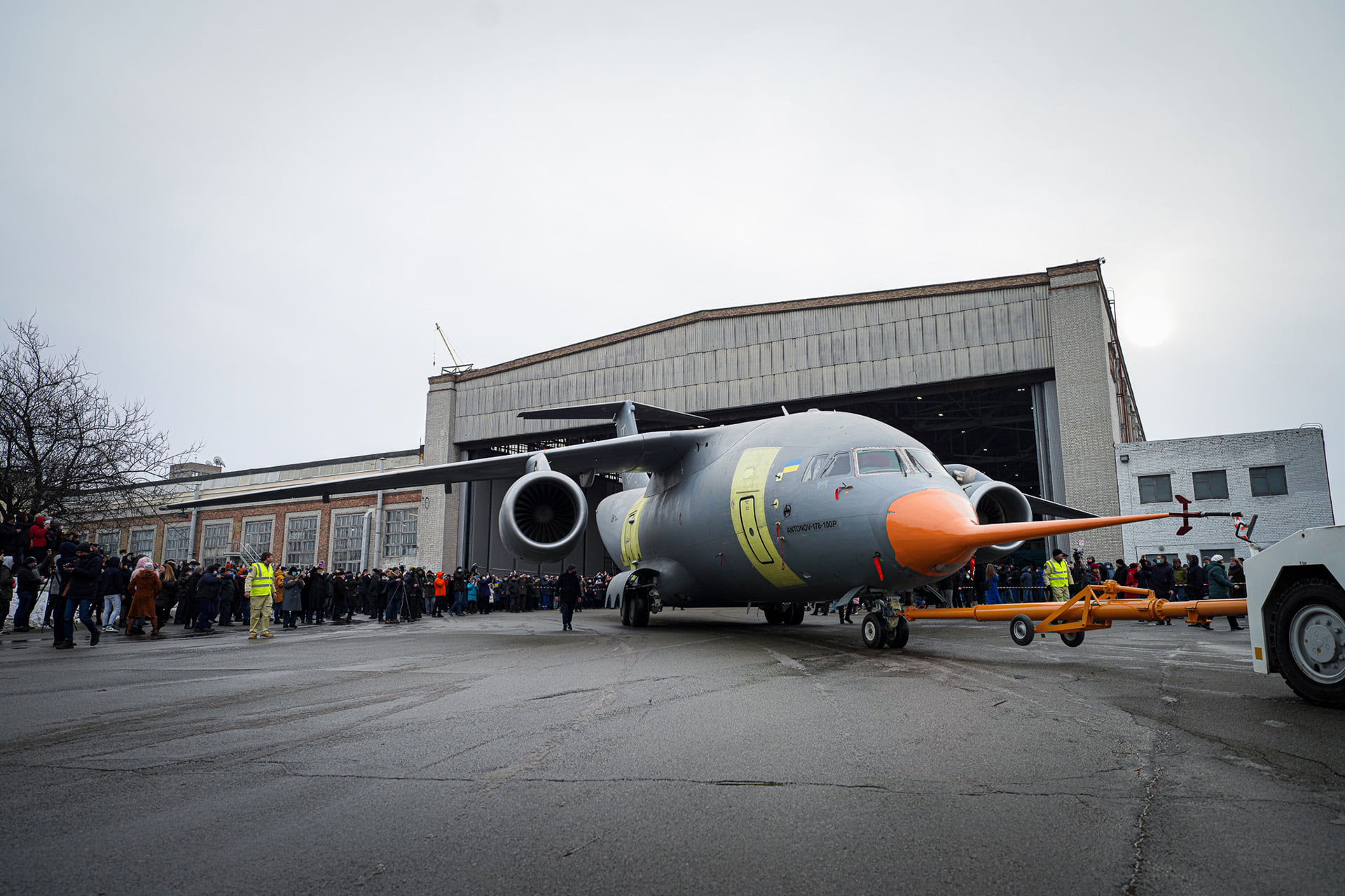 ДП «Антонов» показало новий військово-транспортний літак Ан-178-100Р -  Новости MoB