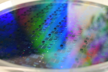 IBM и Samsung анонсировали VTFET — перспективную технологию компоновки чипов с вертикальными транзисторами