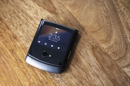 Дубль три. Motorola подтвердила выход третьего поколения раскладушки с гибким экраном Razr