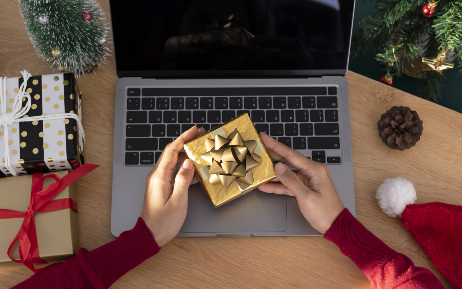 Новогодние предложения: как получить iPhone 13, Macbook или нужные гаджеты на 50 тыс.