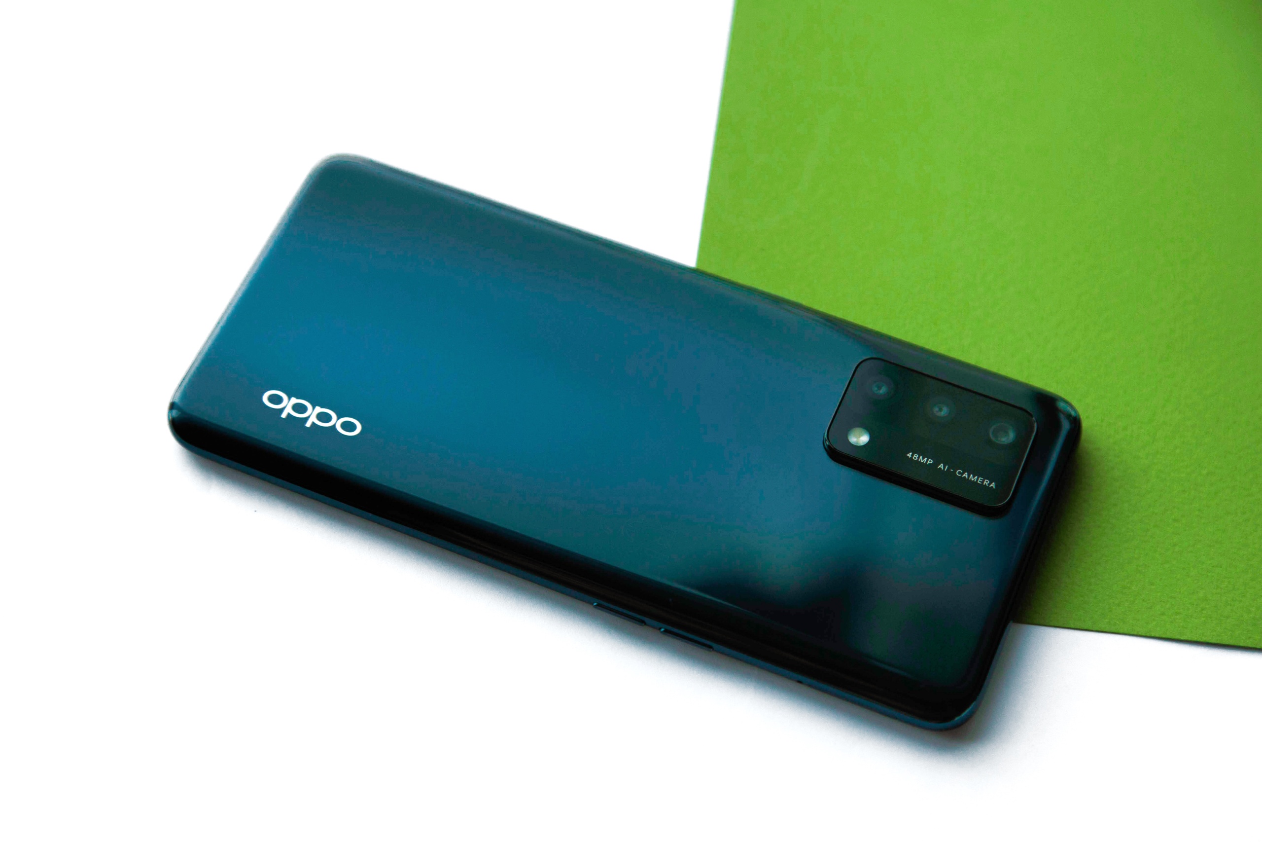 Скидки на смартфоны бренда OPPO: модель с частотой обновления экрана 90 Гц стоит 4699 грн