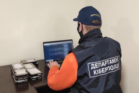 Кіберполіція вилучила з незаконного обігу близько 100 баз персональних даних з відомостями на понад 300 млн громадян України, Європи та США
