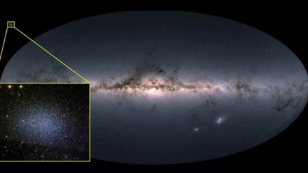 В центре карликовой галактики на границе Млечного Пути найдена аномально большая черная дыра