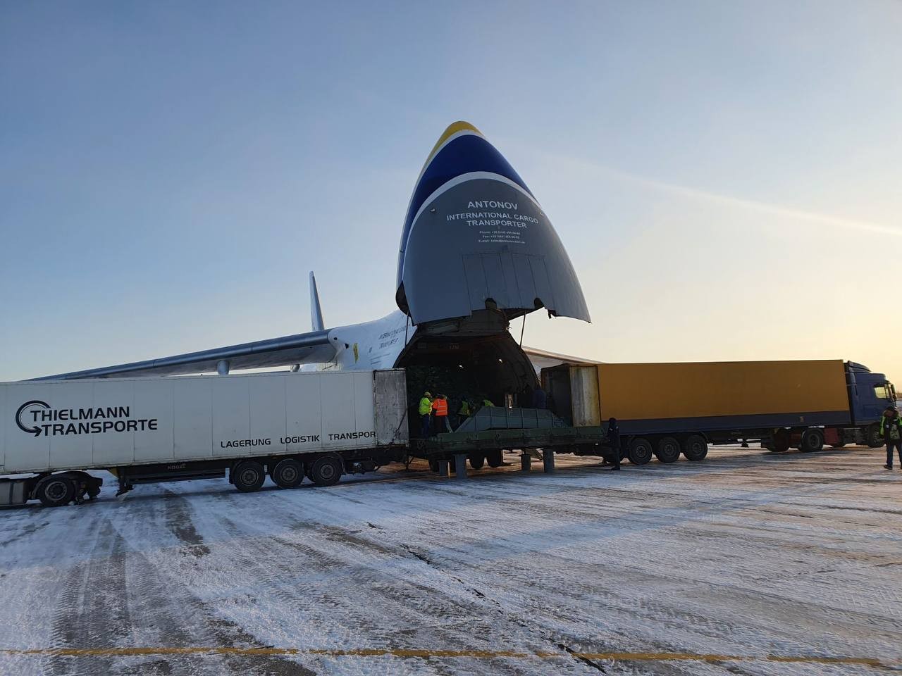 "Нова пошта" вперше доставила вантаж в Україну літаком Ан-124 «Руслан» - це 135 тис. замовлень з Китаю вагою 65 тонн