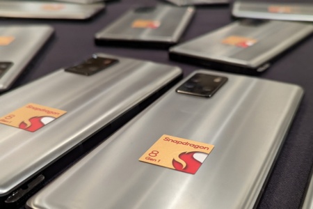 Появились первые полноценные тесты Snapdragon 8 Gen 1 — в длительном стресс-тесте производительность флагмана Qualcomm на уровне Apple A15 Bionic