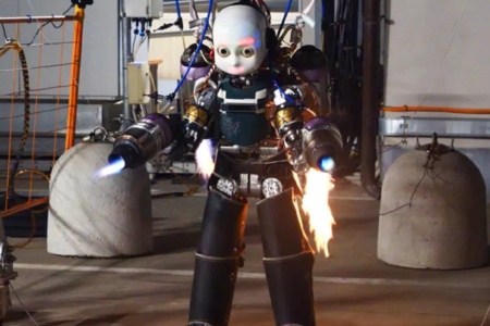Кукла Чаки на максималках: в Италии создали робота-гуманоида iRonCub с четырьмя реактивными двигателями