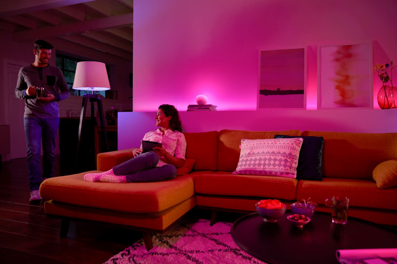 Умный свет Philips Hue: замена будильнику, 16 млн цветов, синхронизация с музыкой, интеграция с Apple и Google