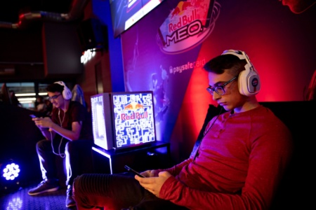 В Україні стартує відкритий міжнародний кіберспортивний турнір Red Bull M.E.O. з PUBG Mobile