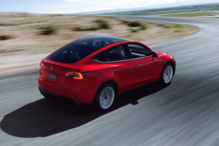 Отчет Tesla за 2021 год: рекорды по выручке ($53,8 млрд) и прибыли ($5,5 млрд), запуск сервиса роботакси в 2022 году, а также перенос выхода новых авто (Semi, Roadster и Cybertruck) на 2023 год