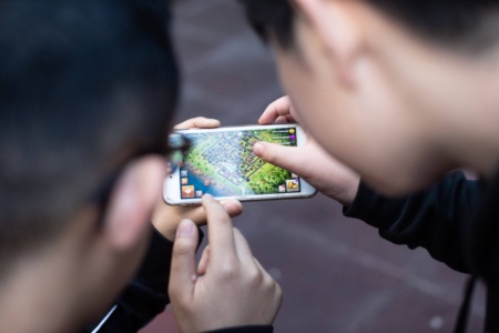 Китай “победил” подростковую зависимость от видеоигр — с помощью лимита (3 часа в неделю) и… приложения TikTok