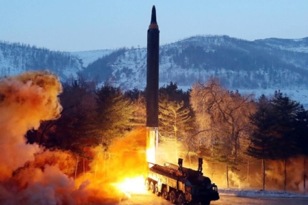 Северная Корея испытала баллистическую ракету типа «Хвасон-12» — она превысила скорость звука в 16 раз