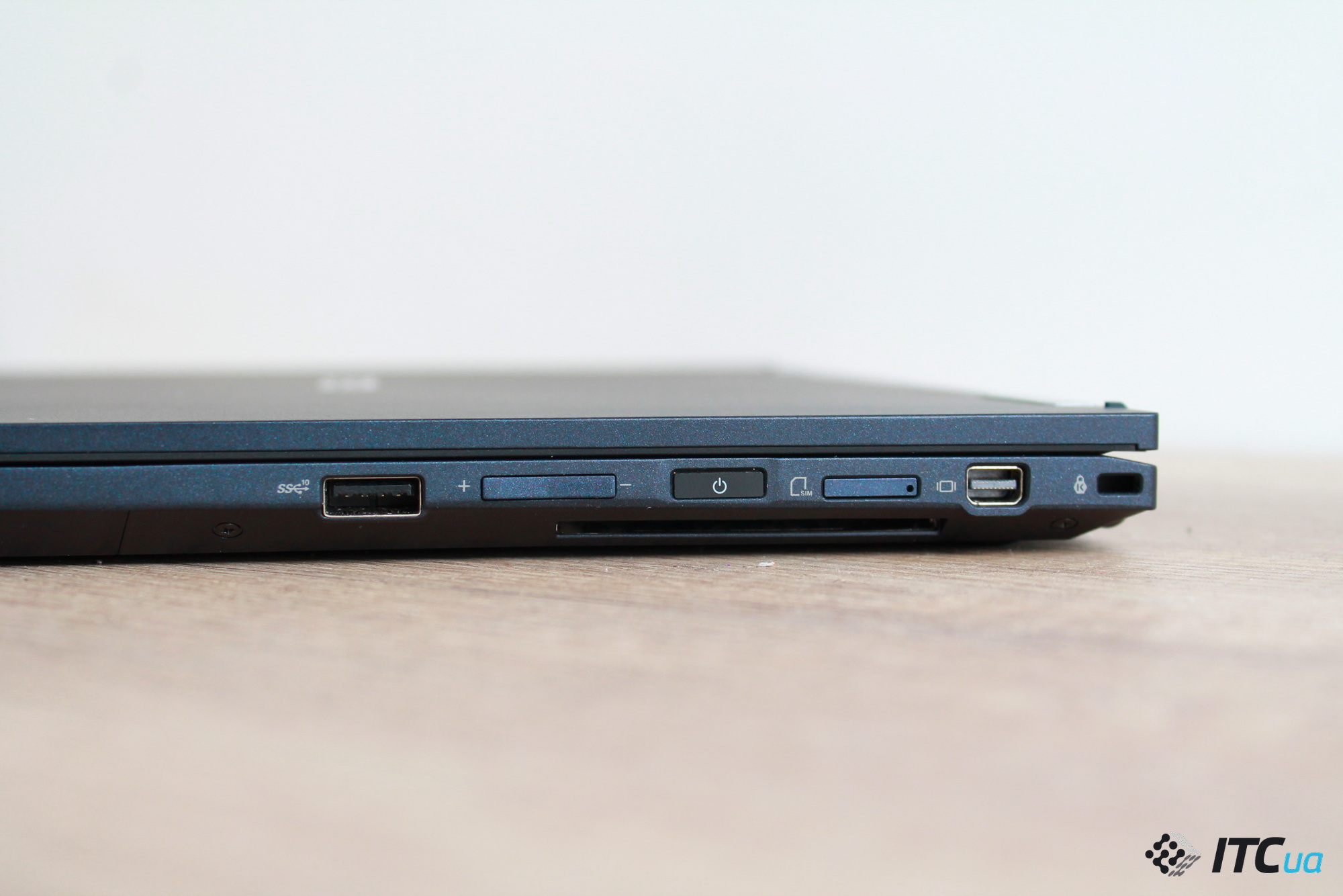 Обзор Asus ExpertBook B7 Flip: топовый ноутбук для корпоративной работы