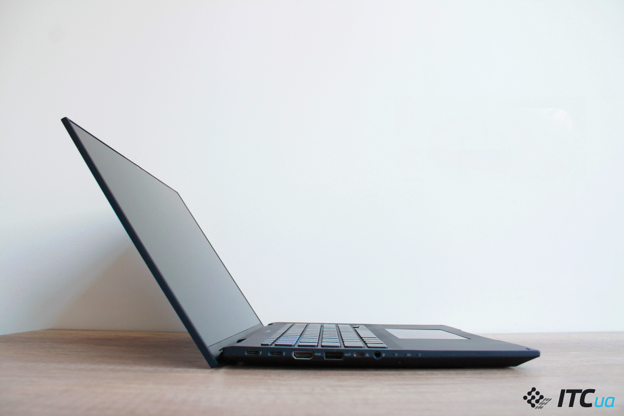 Обзор Asus ExpertBook B7 Flip: топовый ноутбук для корпоративной работы