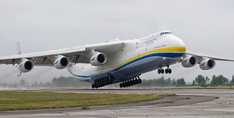 Російські війська знищили найбільший в світі літак Ан-225 «Мрія», він буде відновлений за кошти окупанта