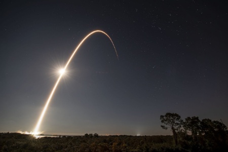 SpaceX лишилась примерно 40 спутников Starlink из-за геомагнитного шторма — их сведут с орбиты и сожгут в атмосфере