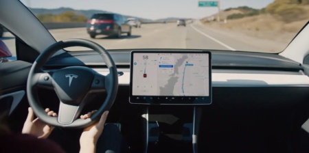 Промовідео з роботою автопілота Tesla 2016-го року було інсценованим — маршрут заздалегідь спланували інженери