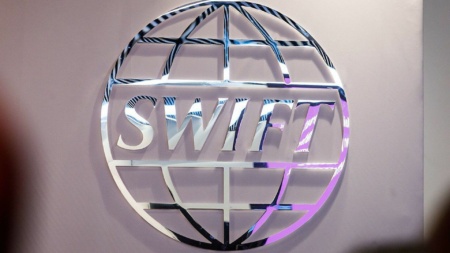 SWIFT готується до відключення російських банків, які підпали під санкції через агресію проти України