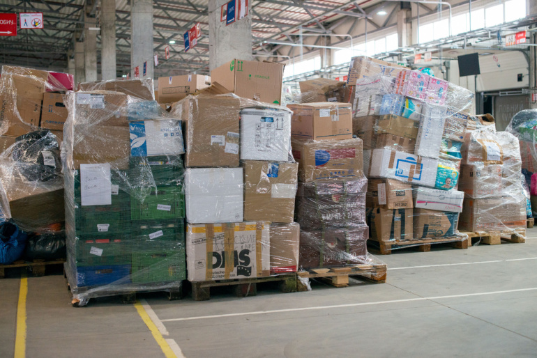 Як «Нова пошта» працює у військових умовах: 1,5 тис. відділень, що працюють і 200 тис. посилок щодня