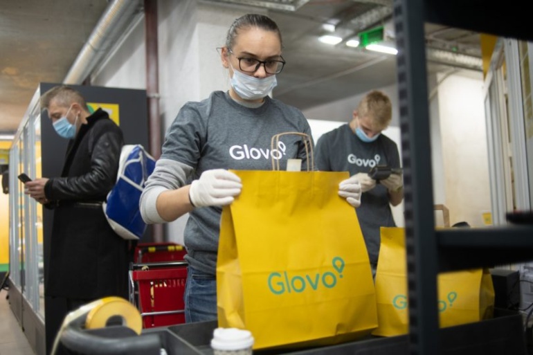 Glovo продолжает работать в условиях войны: 2290 курьеров доставляют заказы клиентам в 23 городах