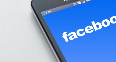 Facebook добавил автомодерацию в группы для предотвращения распространения фейковых новостей